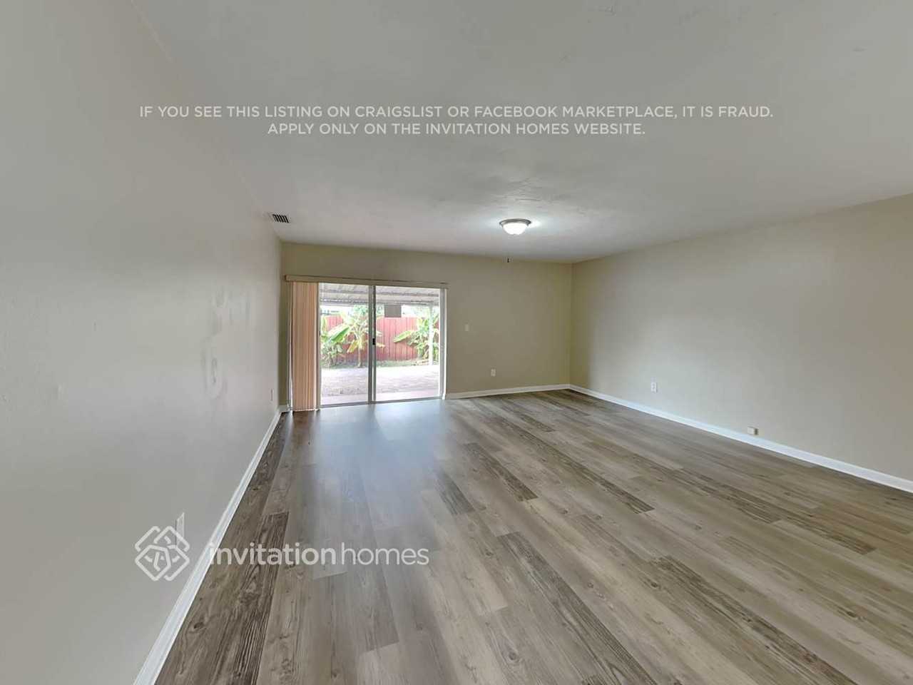 2620 Sw 121st Ave - Photo 4 of 18