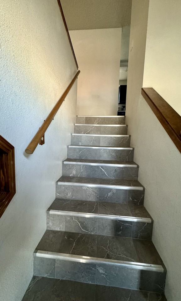 E 15th N #B - Photo 4 of 28