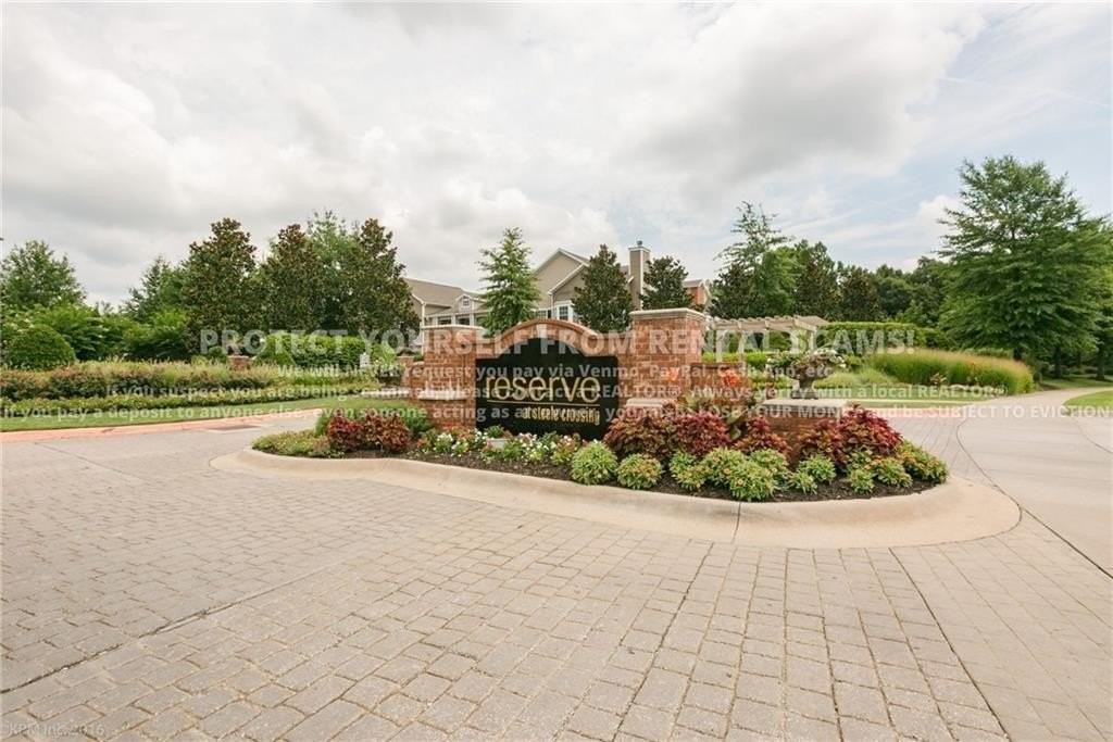 4261 Ne Meadow Creek Cir #105 - Photo 3 of 16