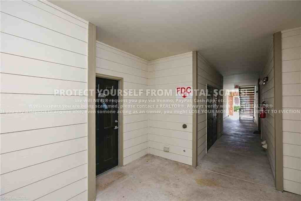 4261 Ne Meadow Creek Cir #105 - Photo 4 of 16