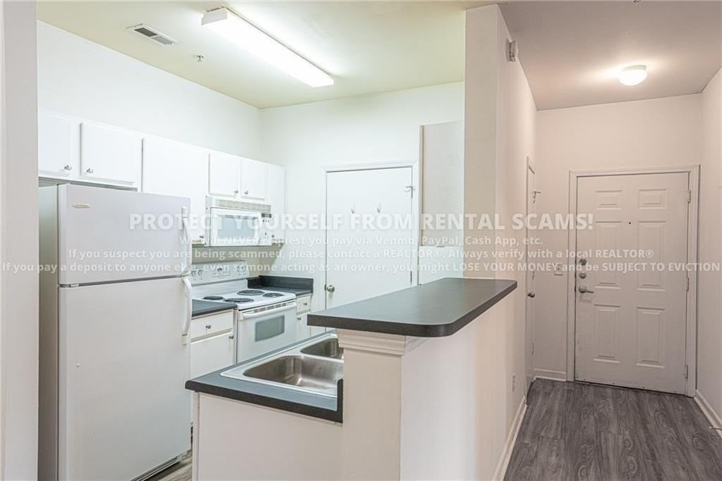 4261 Ne Meadow Creek Cir #105 - Photo 7 of 16