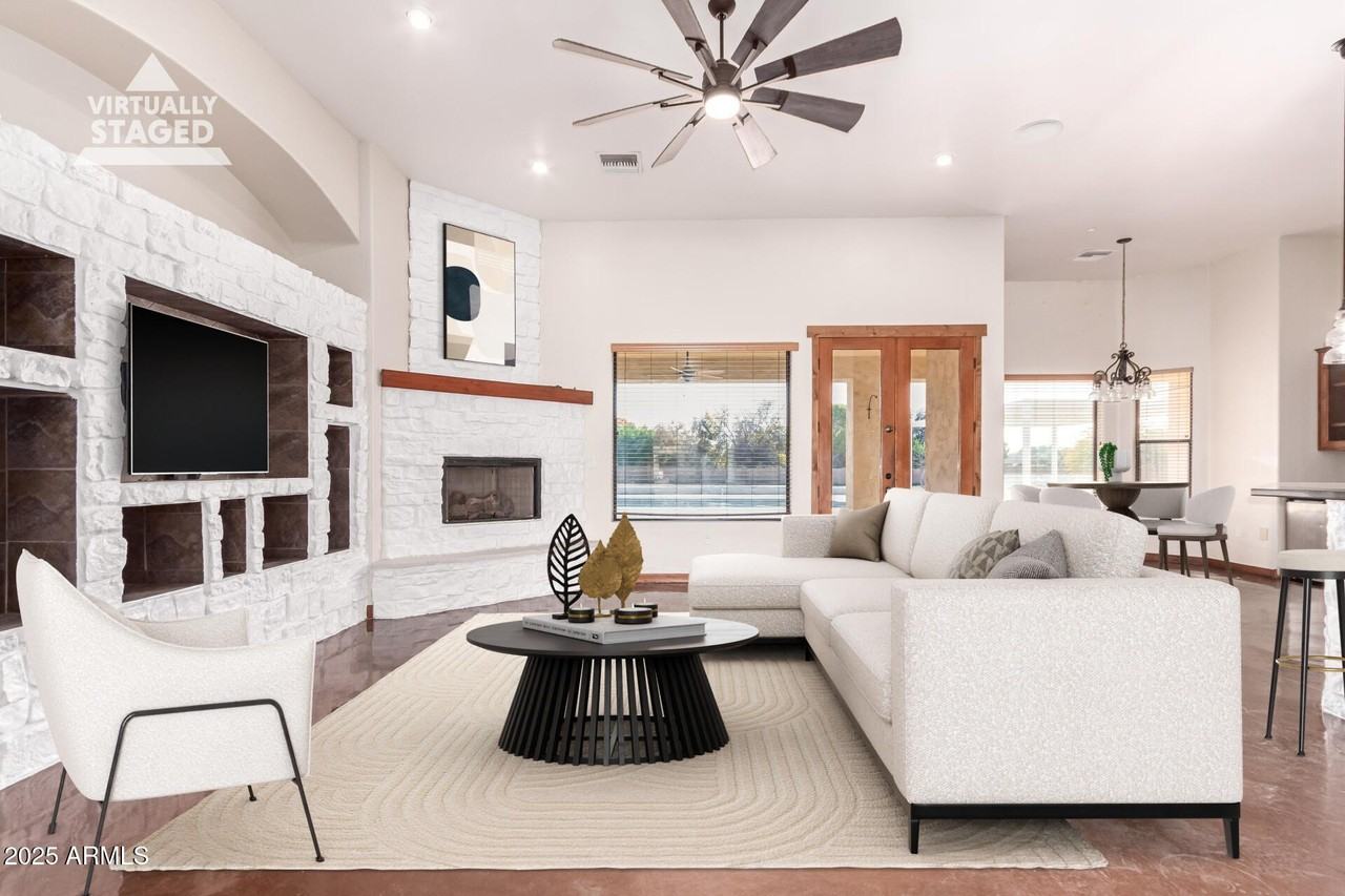 16433 W Hilton Ave - Photo 3 of 32