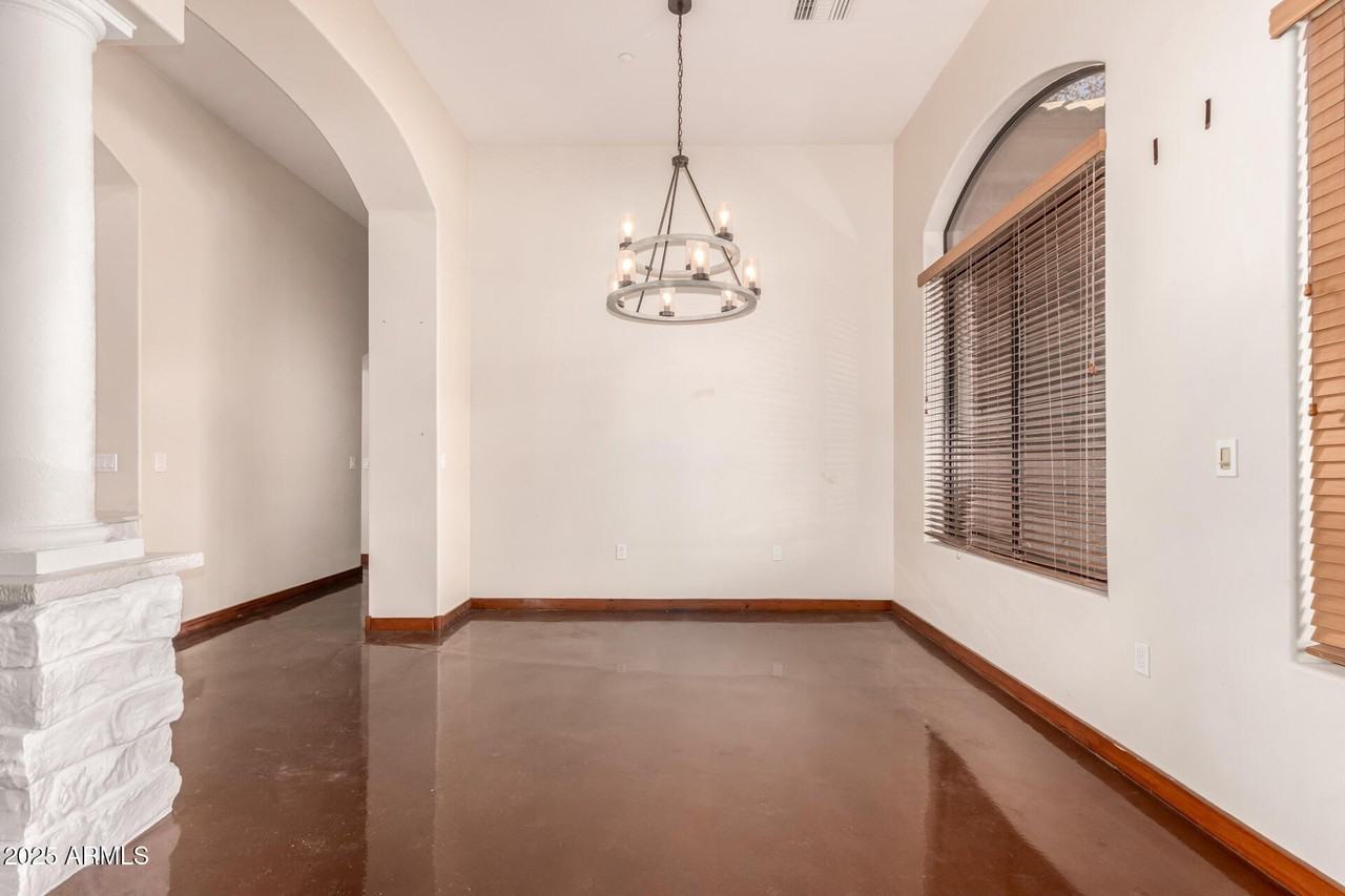 16433 W Hilton Ave - Photo 6 of 32