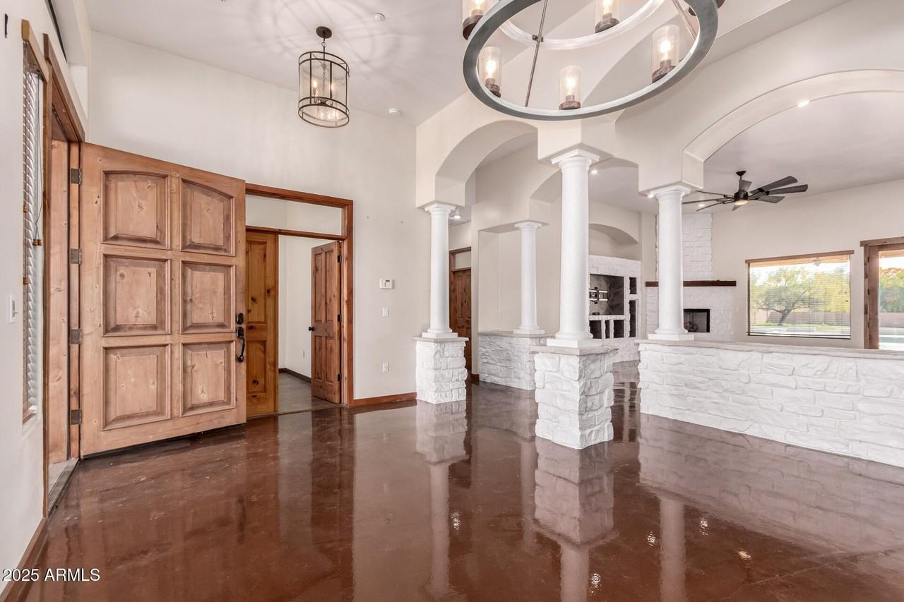 16433 W Hilton Ave - Photo 7 of 32