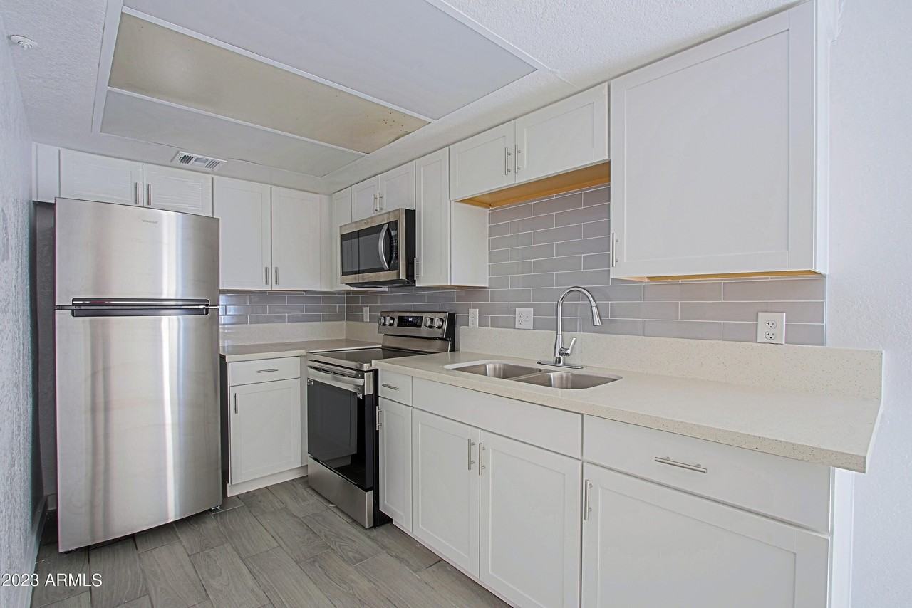 13207 N 21st Pl Unit 6 #6 - Photo 2 of 9