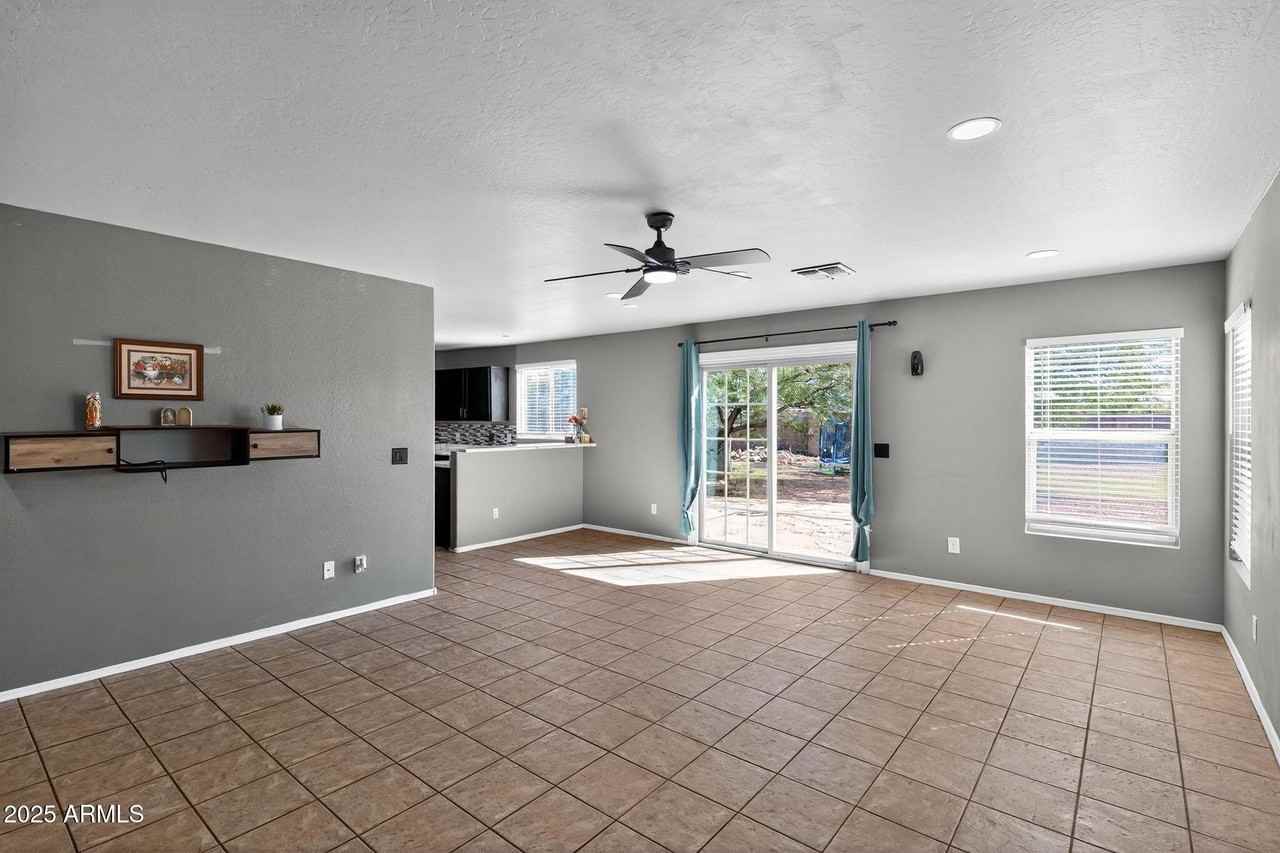 12709 N El Frio St - Photo 3 of 34