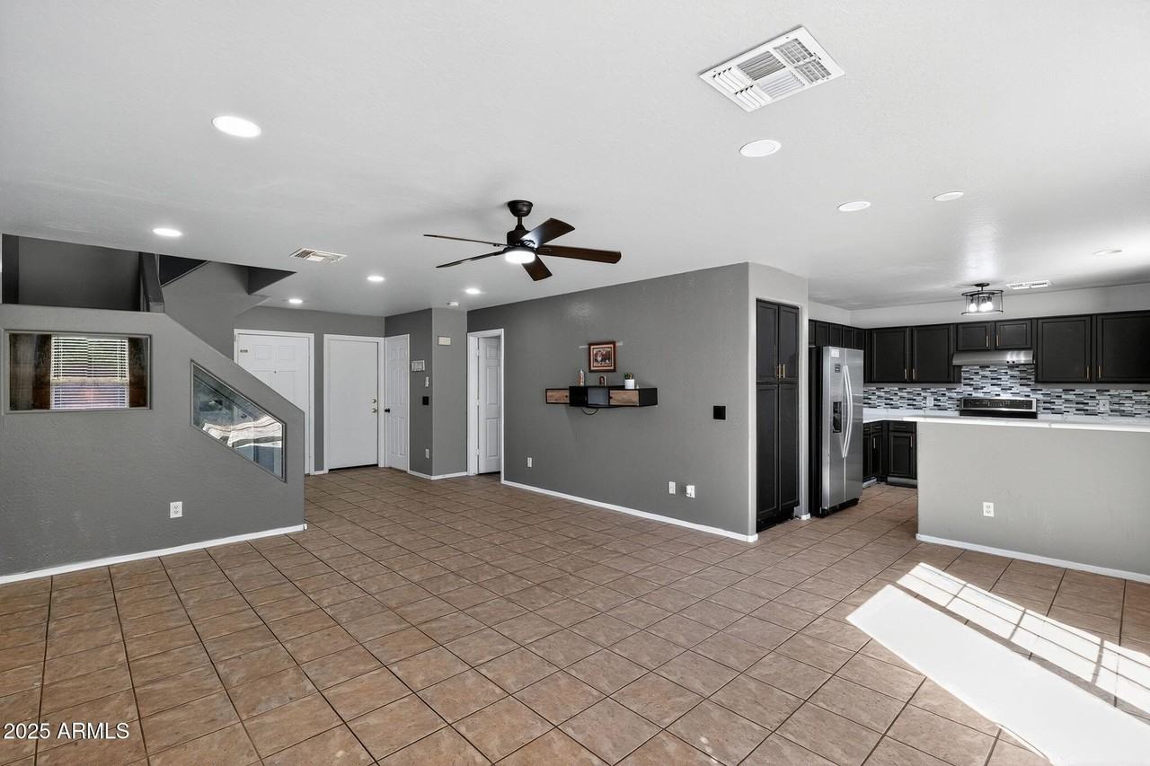 12709 N El Frio St - Photo 6 of 34