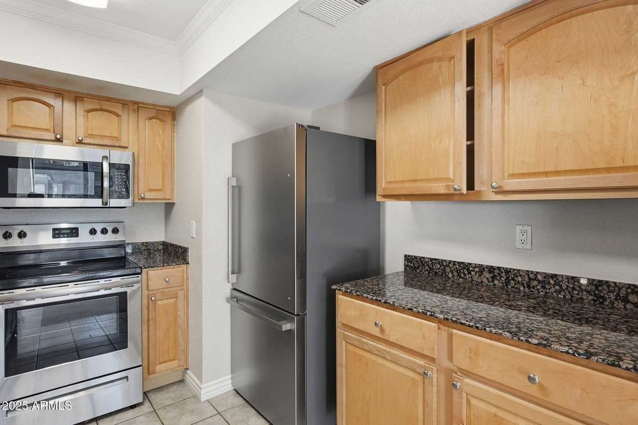 3329 W Danbury Dr Apt F109 #F109 - Photo 5 of 20