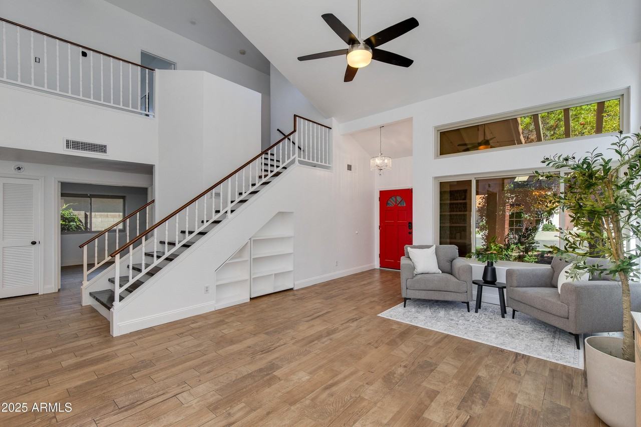 2119 E New Bedford Dr - Photo 3 of 41