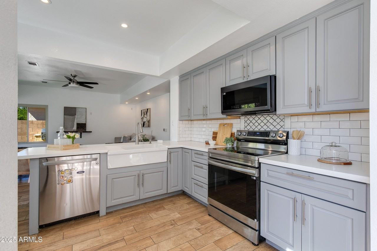 2119 E New Bedford Dr - Photo 4 of 41