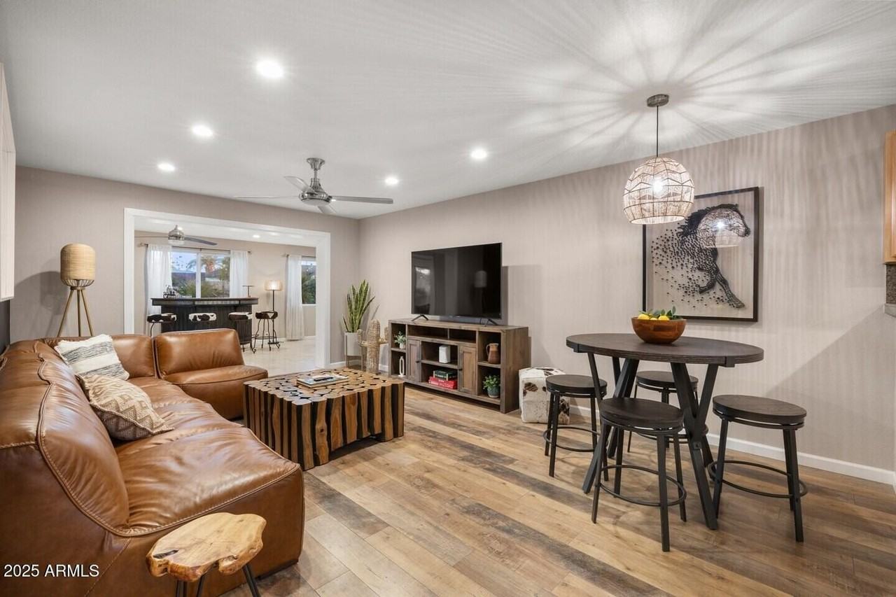 6419 E Cambridge Ave - Photo 3 of 20