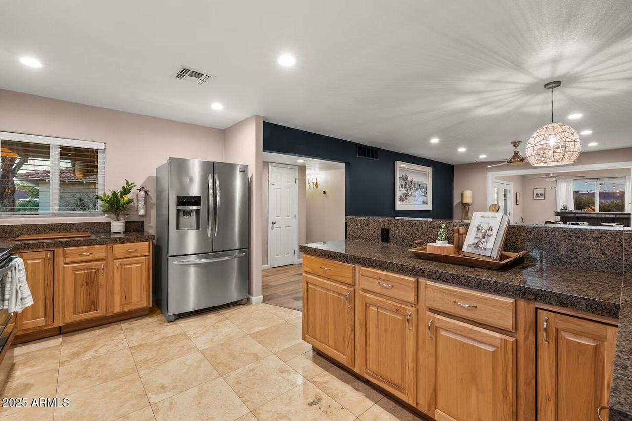 6419 E Cambridge Ave - Photo 4 of 20