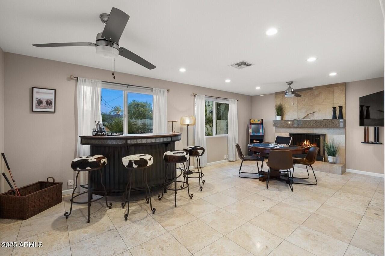 6419 E Cambridge Ave - Photo 5 of 20