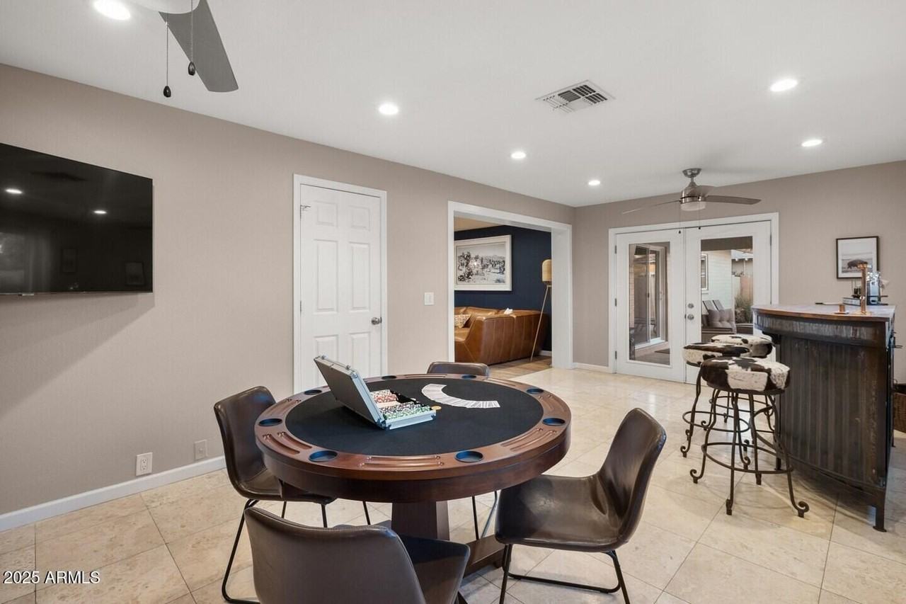 6419 E Cambridge Ave - Photo 6 of 20