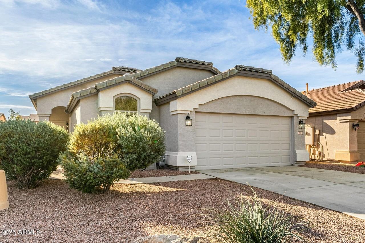 911 E Lovegrass Dr - Photo 2 of 30