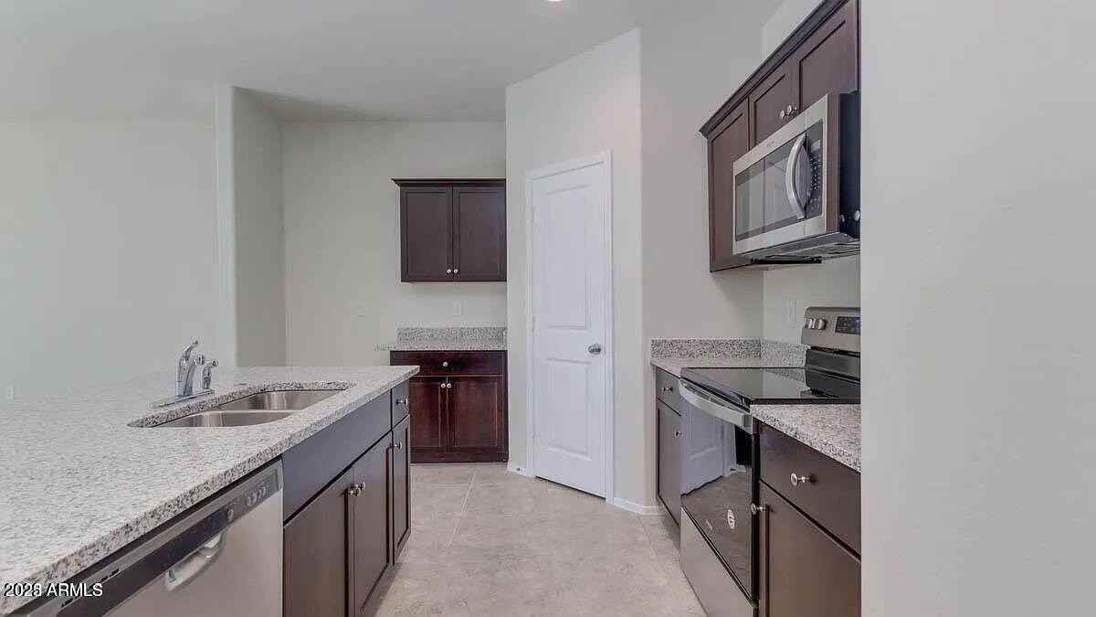 24419 W Jones Ave - Photo 3 of 8