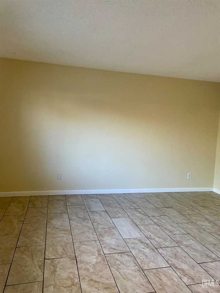 620 Norris Rd Apt 3 #3 - Photo 3 of 9