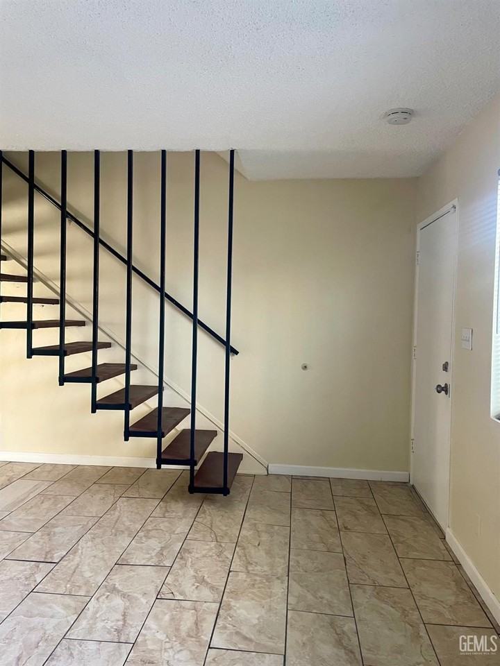 620 Norris Rd Apt 3 #3 - Photo 4 of 9