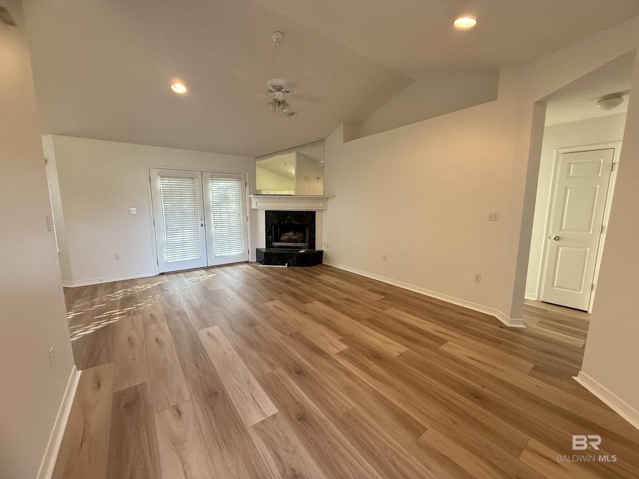 24608 Tarpon Ln - Photo 2 of 15