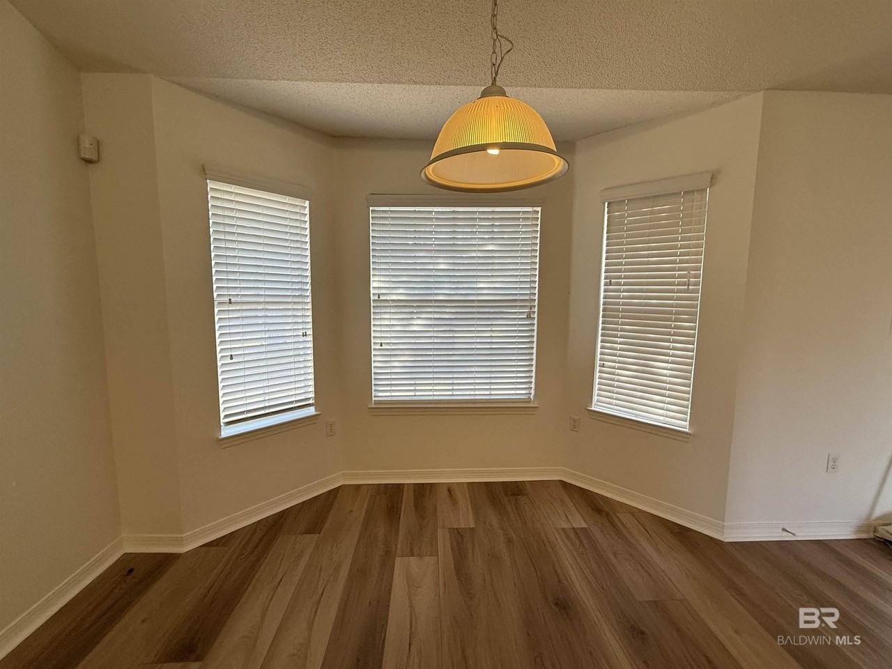 24608 Tarpon Ln - Photo 4 of 15