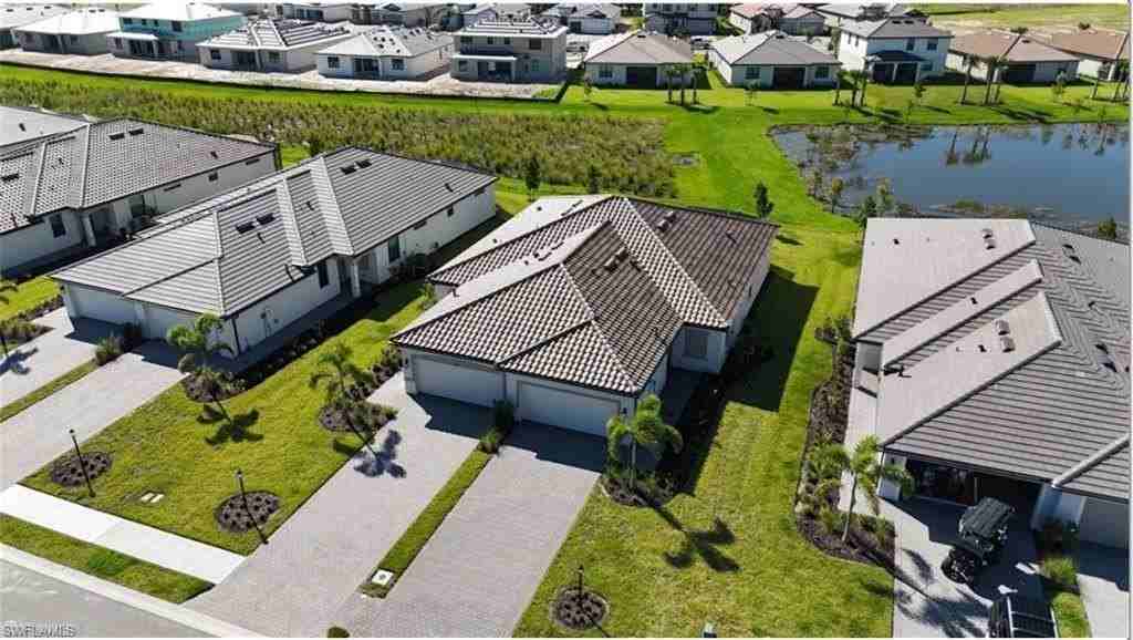 19573 Hinkley Dr - Photo 4 of 50