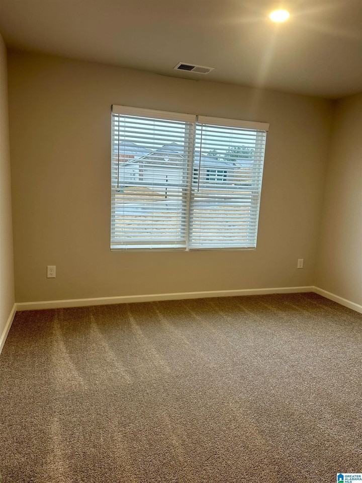 1015 Brookhaven Dr - Photo 6 of 10