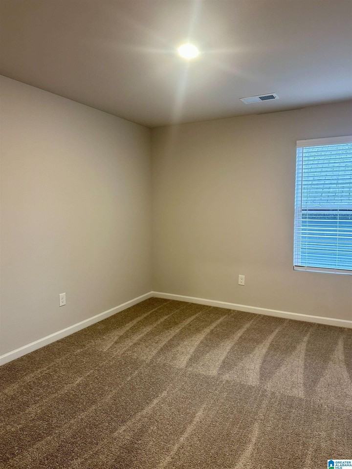 1015 Brookhaven Dr - Photo 7 of 10