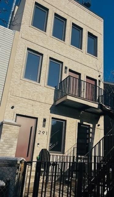 291 18th St #1 - Photo 2 of 15