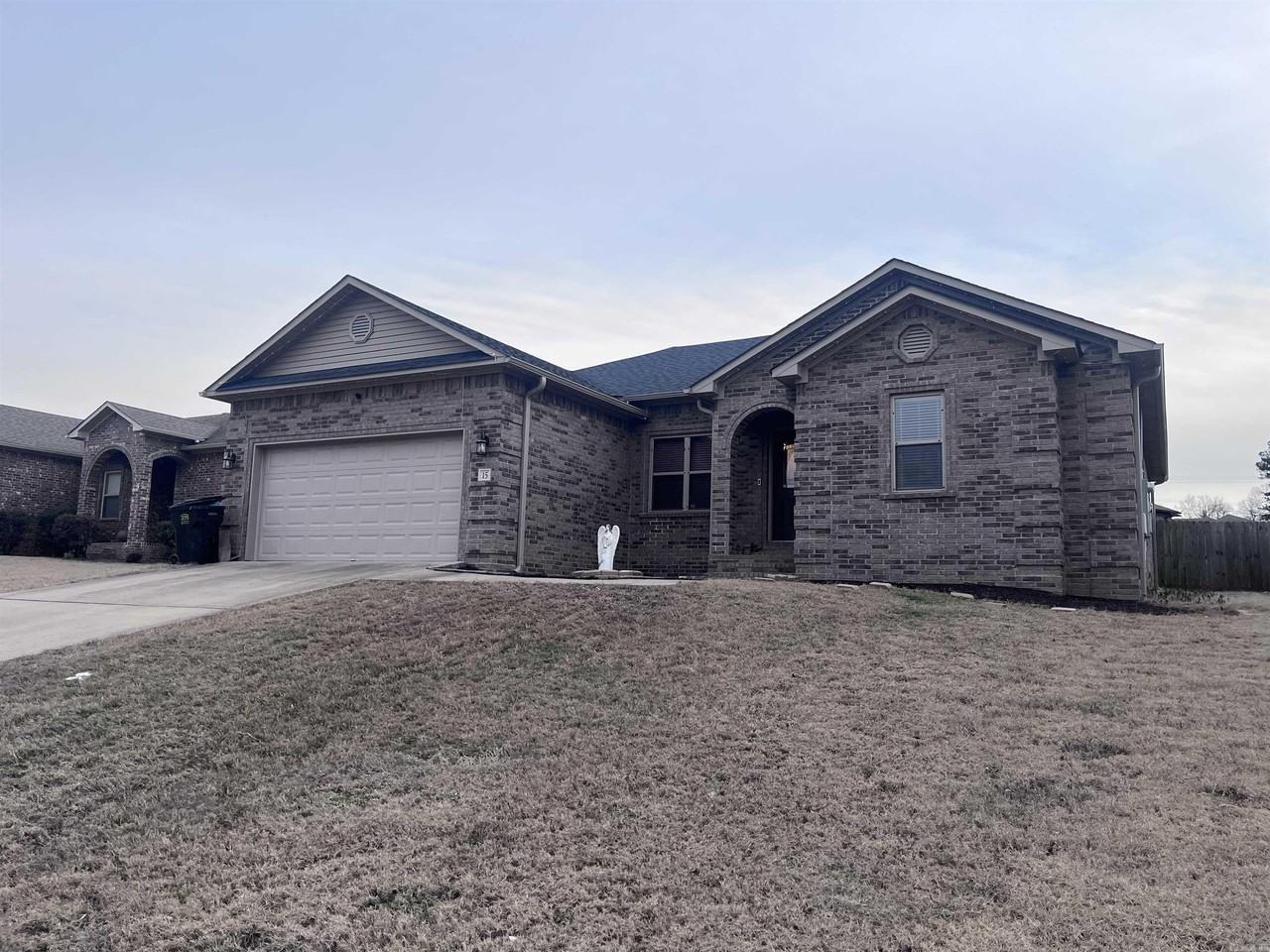 15 Sierra Dr - Photo 2 of 29