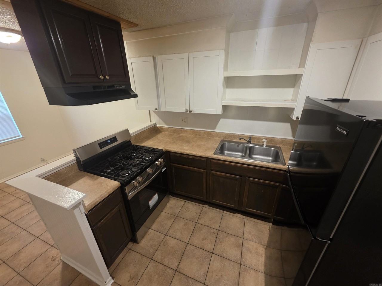 301 S Border St - Photo 4 of 8