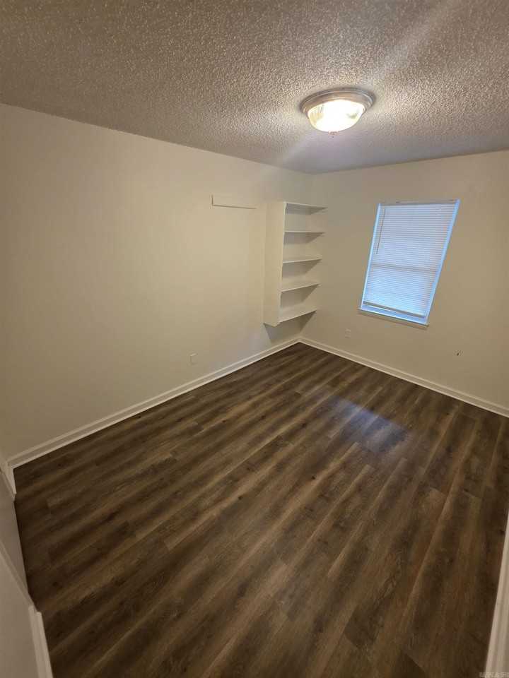 301 S Border St - Photo 5 of 8