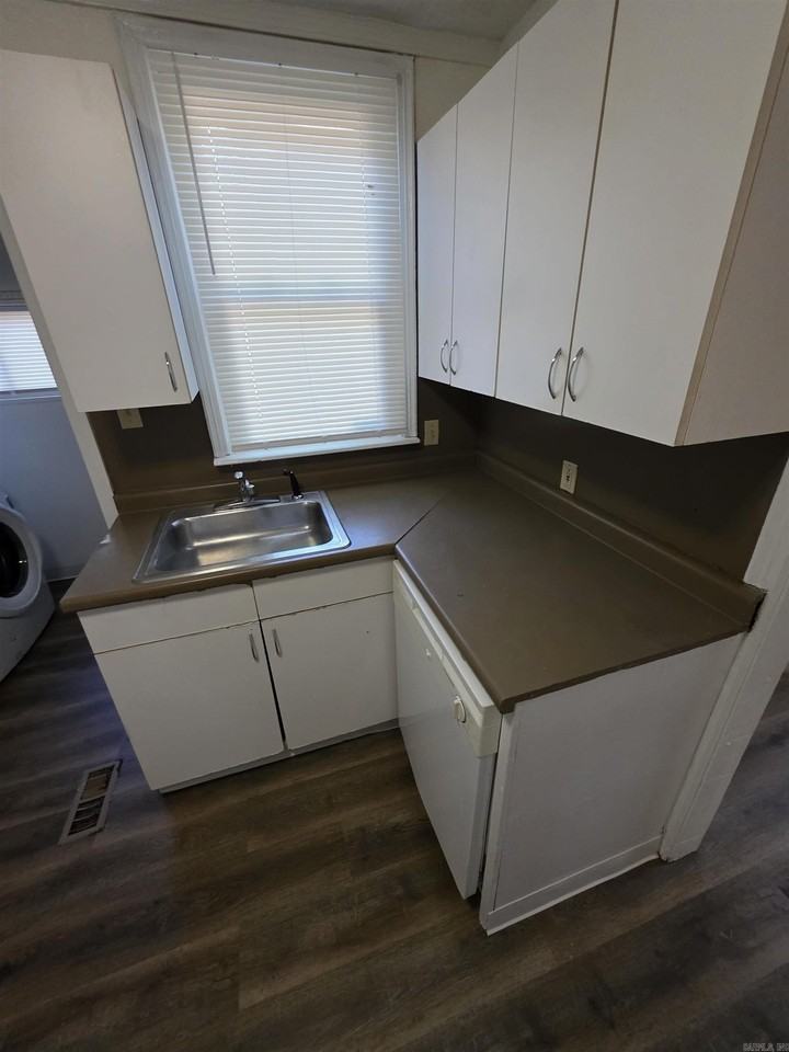 402 S Valentine St - Photo 4 of 13