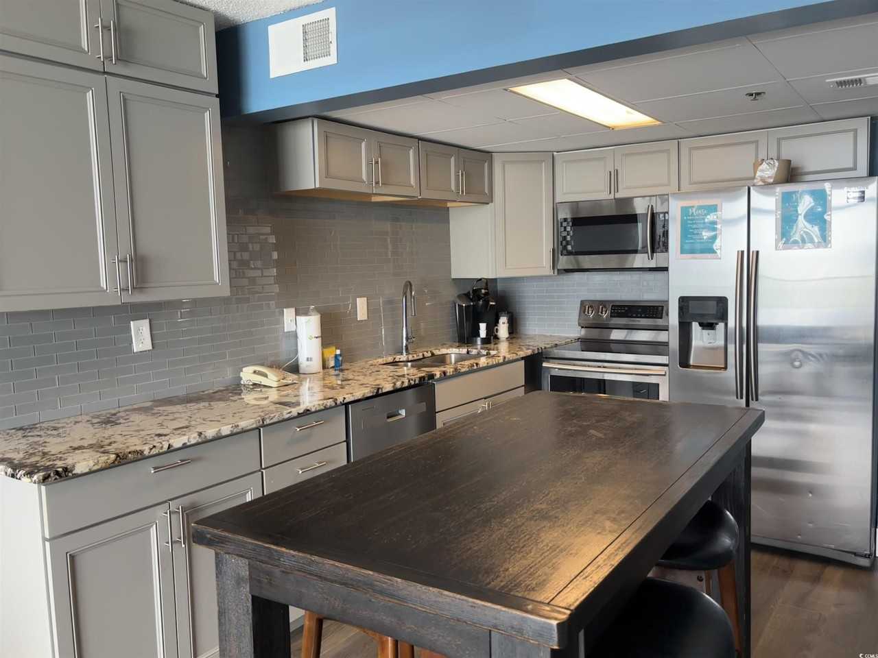 201 74th Ave N - Photo 3 of 9