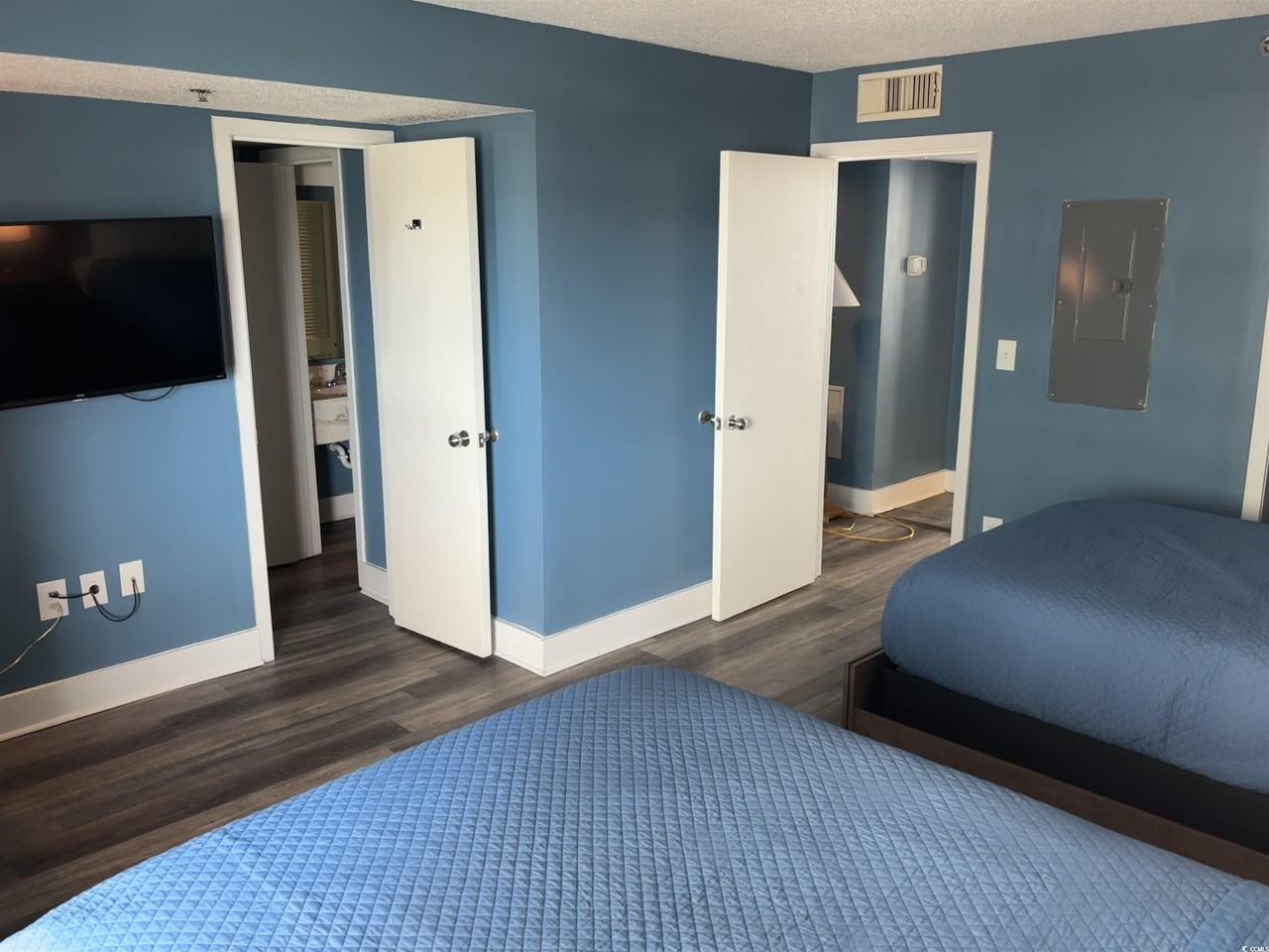 201 74th Ave N - Photo 6 of 9