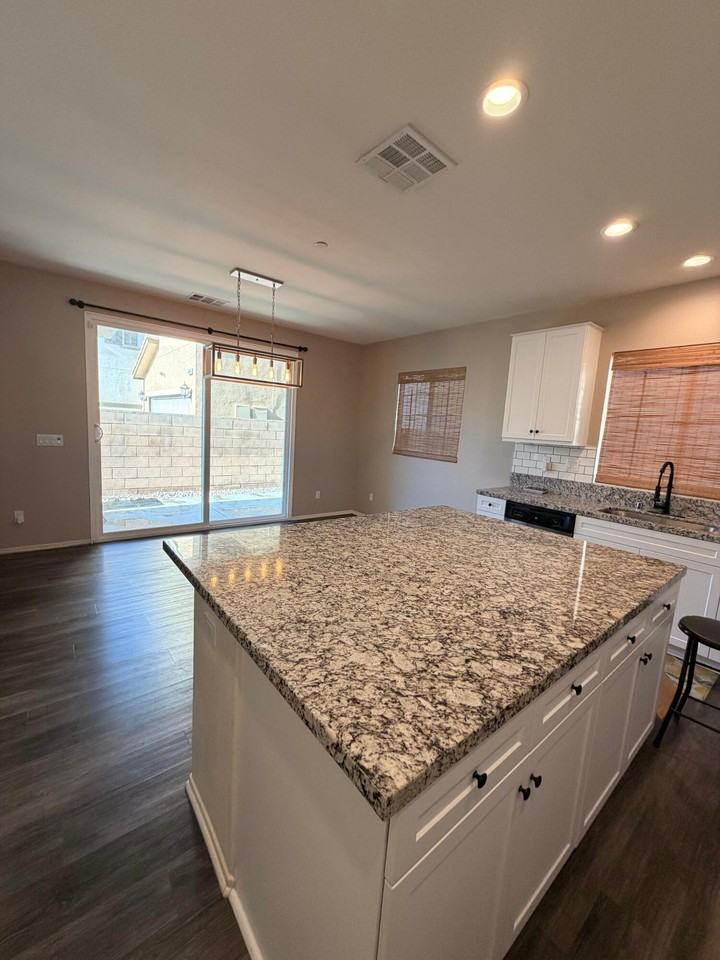 5348 N Alumni Ln - Photo 4 of 10