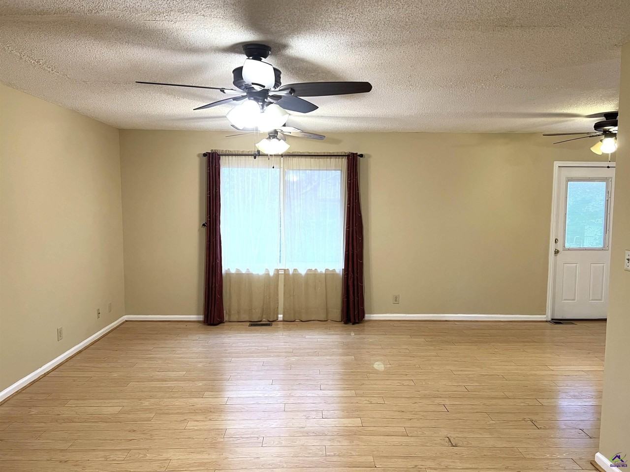 212 Highland Dr - Photo 4 of 38