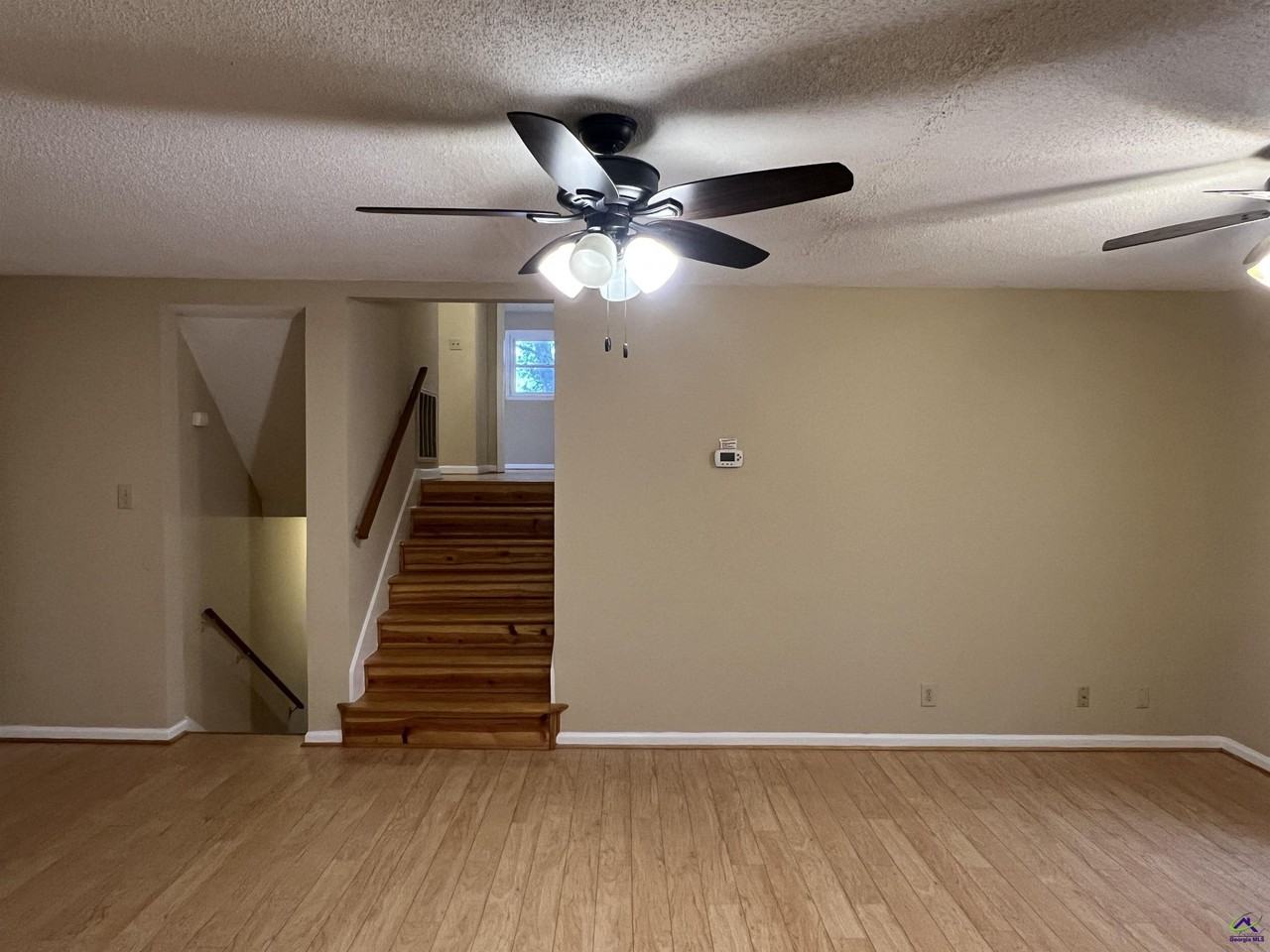 212 Highland Dr - Photo 5 of 38