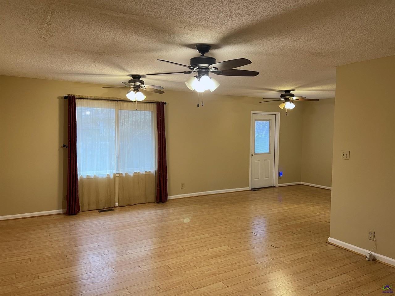 212 Highland Dr - Photo 6 of 38