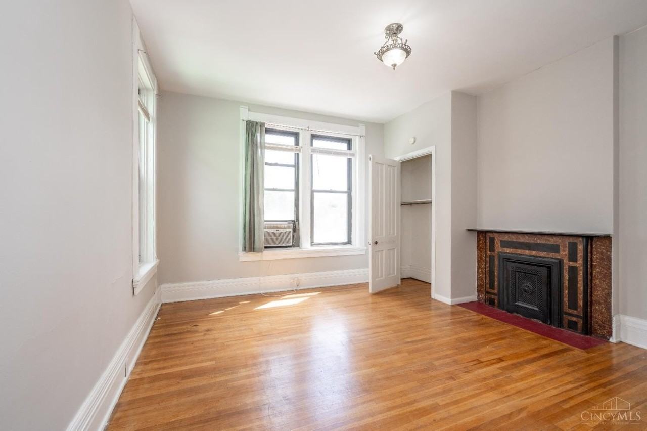 120 Lyon St Apt 3 #3 - Photo 2 of 31