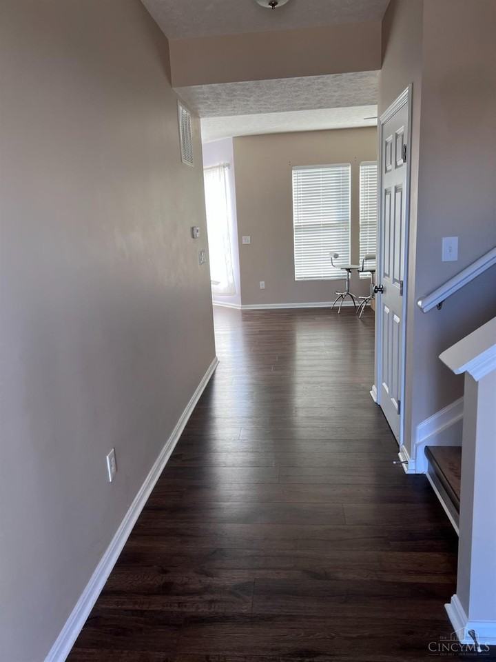 445 Hennepin Dr - Photo 2 of 17