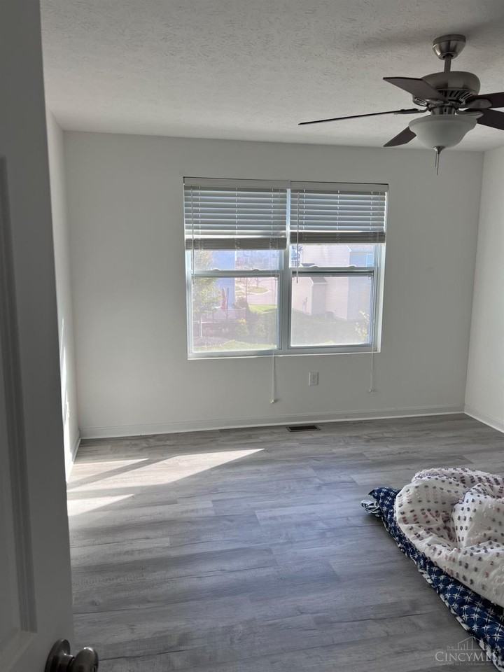 445 Hennepin Dr - Photo 3 of 17