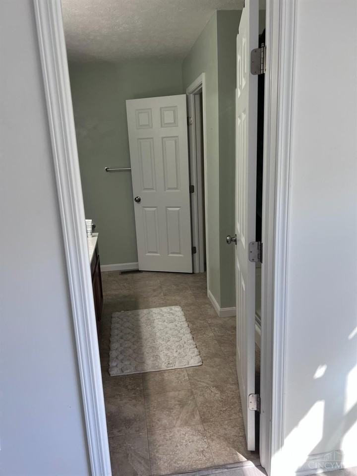 445 Hennepin Dr - Photo 4 of 17