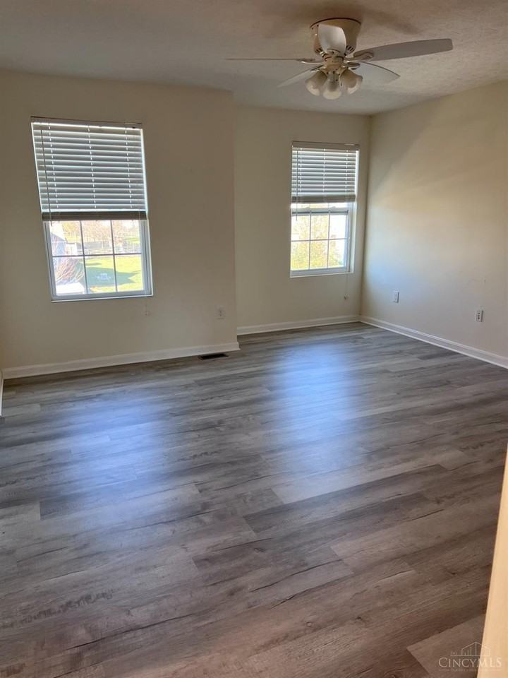 445 Hennepin Dr - Photo 5 of 17