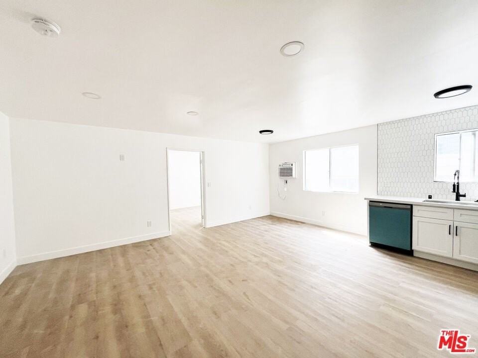 5440 Carlton Way Apt 105 #105 - Photo 3 of 30