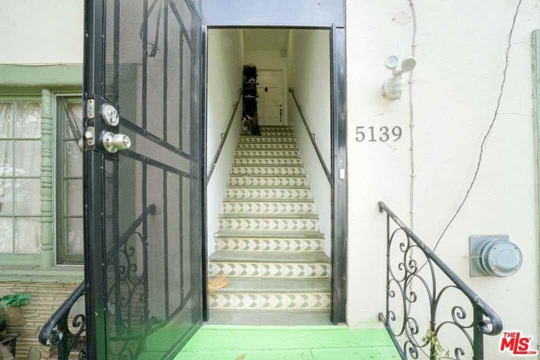 5139 Marathon St - Photo 6 of 9