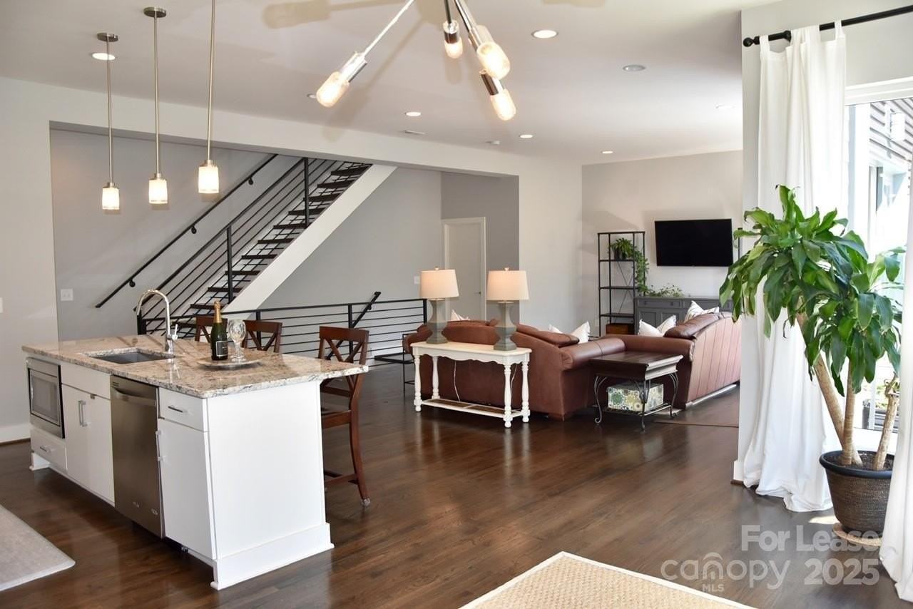 916 Westbrook Dr Unit B #B - Photo 7 of 33