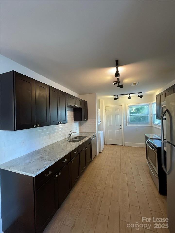 1728 Matheson Ave - Photo 6 of 11