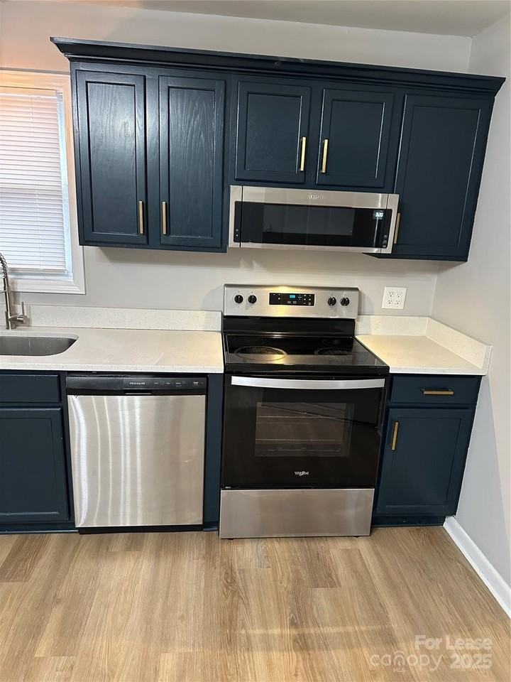 816 Catawba St - Photo 3 of 10