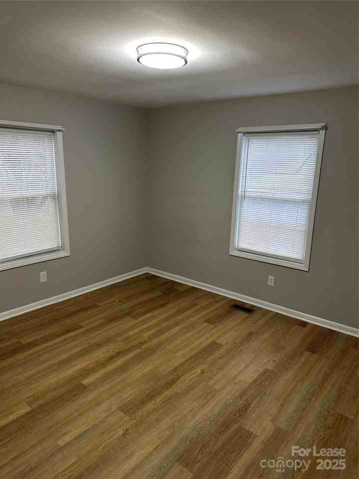 816 Catawba St - Photo 7 of 10