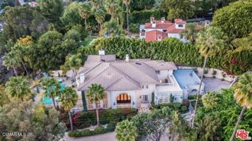 featured image of 4440 Hayvenhurst Ave